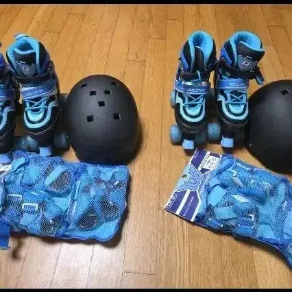 [BUNJANG] Rollingstar Roller Skates, Helmet, and Protective Gear Set (Blue) / 롤링스타 롤러스케이트 헬멧 보호대 2세트 블루/한세트에 5만원 입니다.