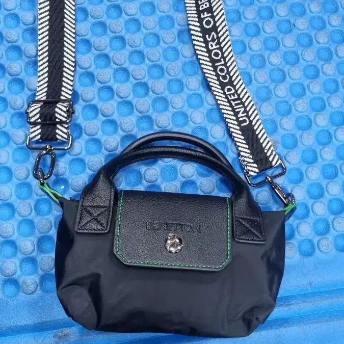 [BUNJANG] Benetton Mini Cross Bag / 베네통 미니 크로스 가방