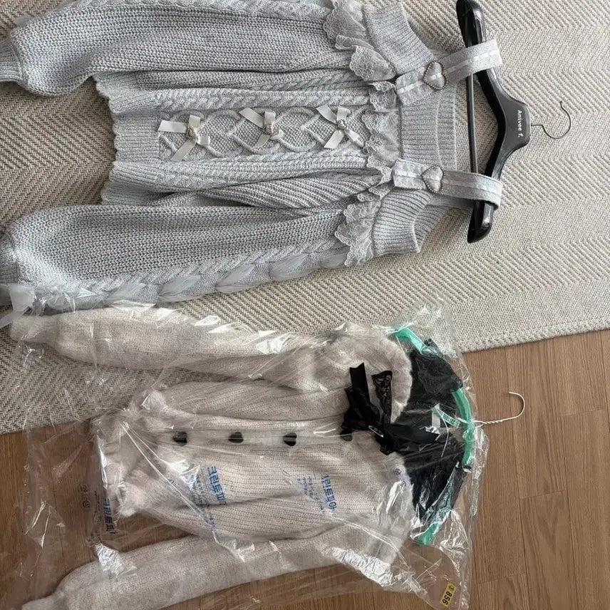 [BUNJANG] LizLisa Angora Off-Shoulder Knit / 리즈리사 앙고라 니트 핑검 오프숄더 니트 하늘