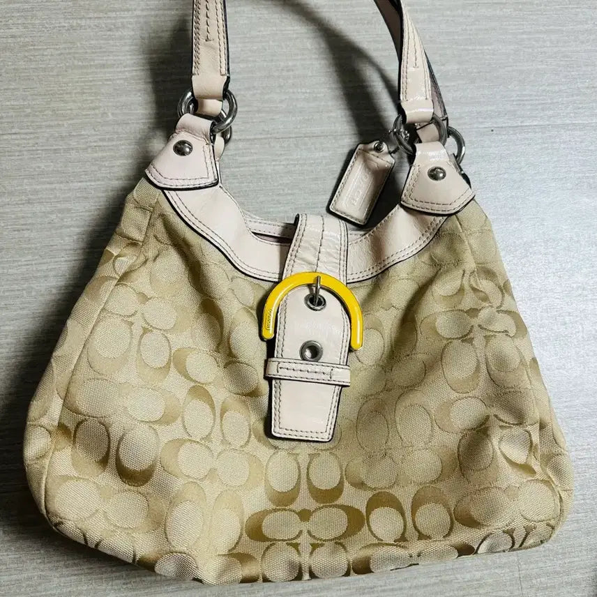 [BUNJANG] Coach Signature Pattern Shoulder Bag Beige/Ivory / 코치 숄더백 베이지/아이보리