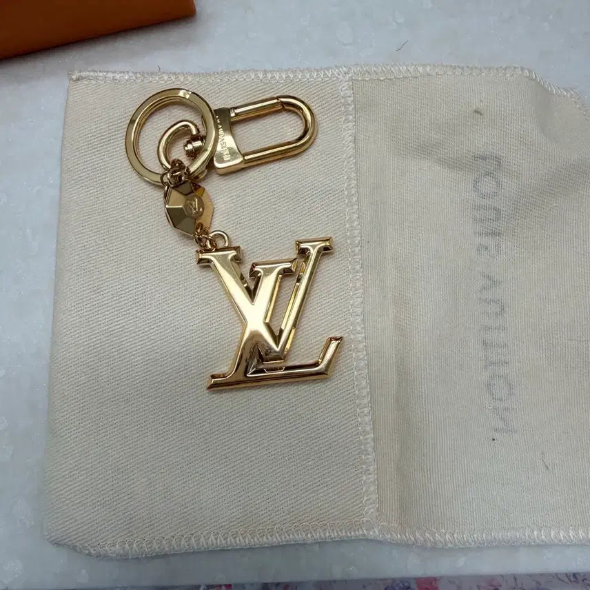 [BUNJANG] Louis Vuitton LV Gold Keyring / 루이비통 LV 키링 골드