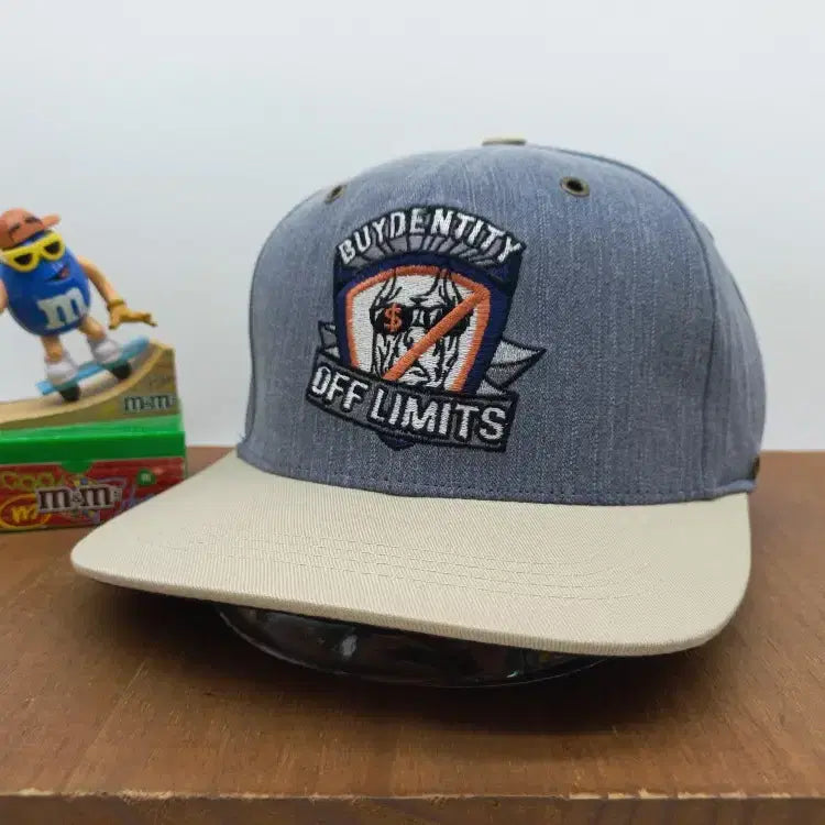[BUNJANG] APERI Bulldog Scented Denim Snapback Hat / [새상품] 아페리 캡슐 향기나는 스냅백 모자 불독 스트릿 힙합 스냅백 모자 데님