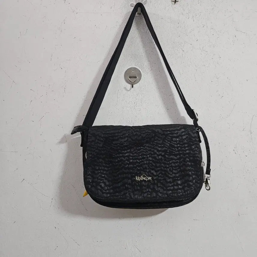 [BUNJANG] Kipling Crossbody Bag Black Pattern / 키플링 크로스백 블랙 패턴