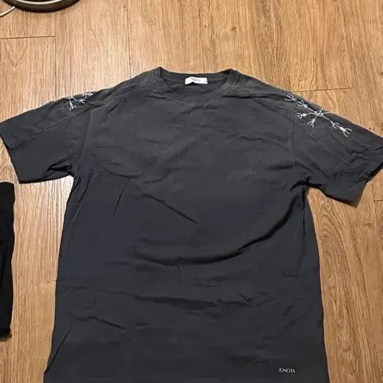 [BUNJANG] IGNOTA Charcoal Short-Sleeve T-Shirt Size L / 이그노타 IGNOTA  charcoal L 사이즈 반팔티