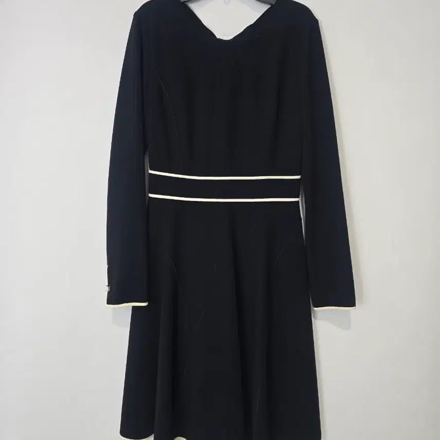 [BUNJANG] MICHAA Color Block Knit Dress / 미샤 블랙 배색 니트 원피스 85