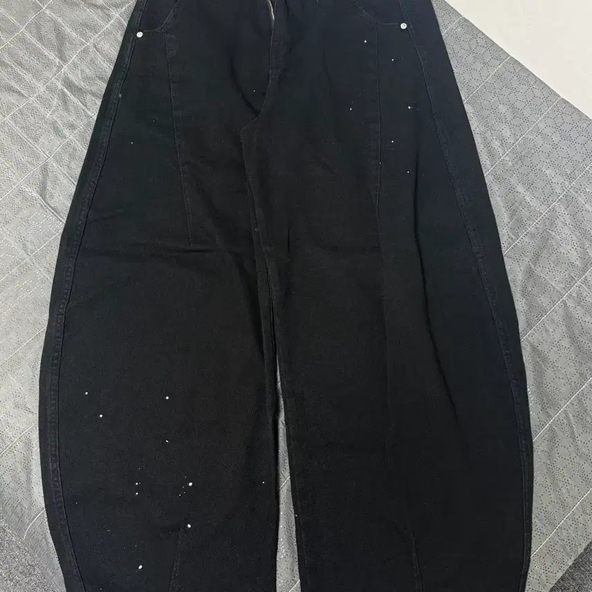 [BUNJANG] Stone Washed Paint Curved Fit Pants / (새상품)스톤 워싱 페인트 커브드 팬츠