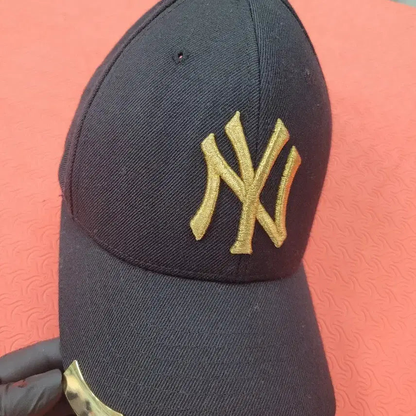 [BUNJANG] MLB x New Era Korea Baseball Cap Black Gold Logo / mlb뉴에라 코리아 야구 모자 검정 금색 로고