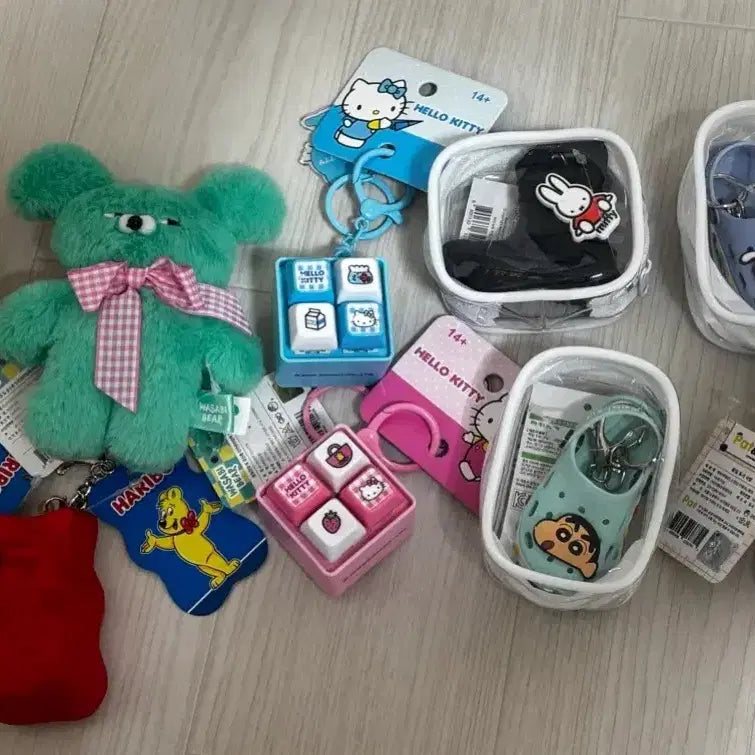 [BUNJANG] Hello Kitty Keycap & Charm Bundle Set / 새상품 키링 판매합니다 (키티키캡 포함)