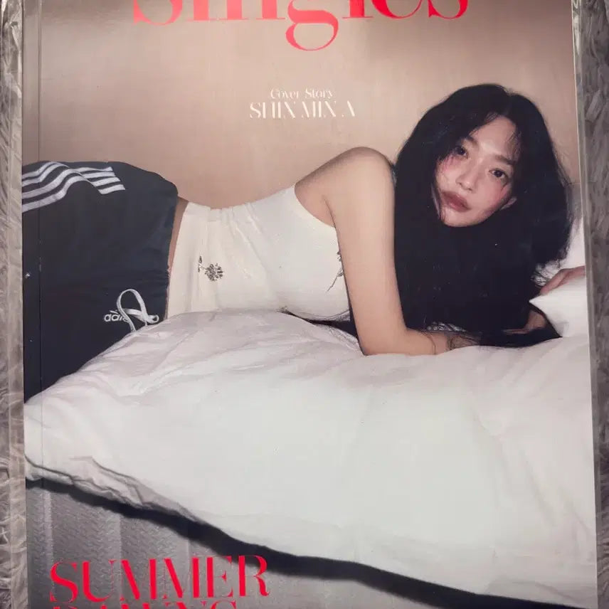 [BUNJANG] Shin Min-a Singles Magazine Cover Model / 신민아 싱글즈 표지모델/singles 잡지