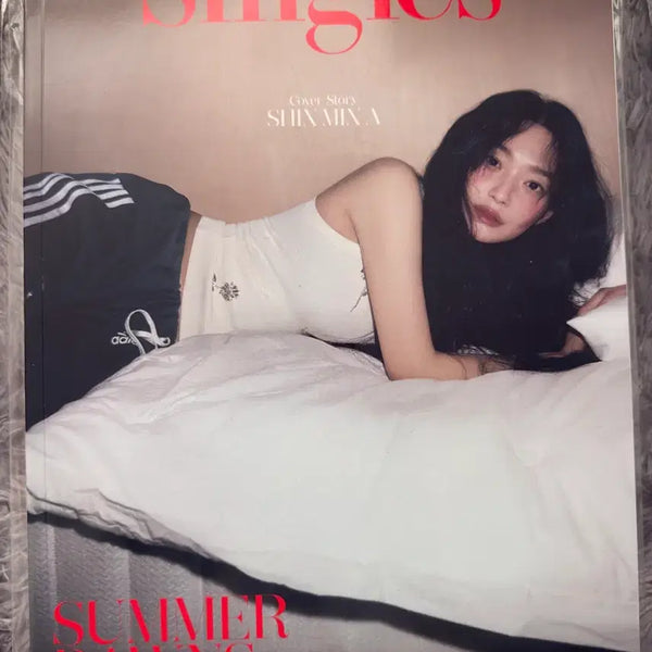 [BUNJANG] Shin Min-a Singles Magazine Cover Model / 신민아 싱글즈 표지모델/singles 잡지