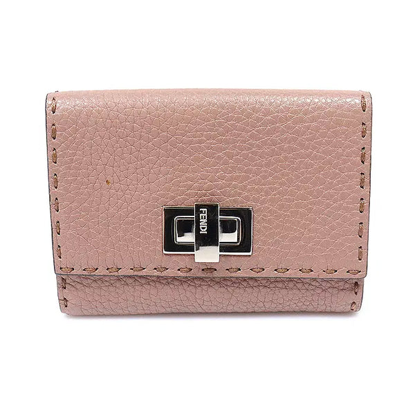 [BUNJANG] Fendi Peekaboo Selleria Grained Calfskin Medium Bi-fold Wallet Pink / Fendi(펜디) 8M0359 핑크 그레인드 카프스킨 피카부 셀러리아 미듐 3단 반지갑 MGD90562FD