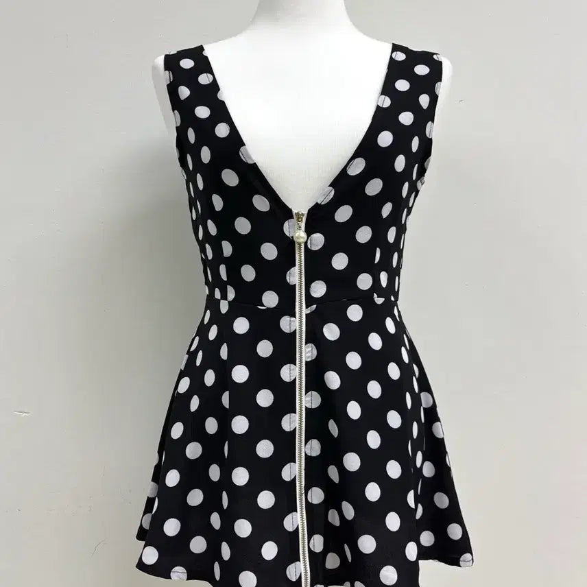 [BUNJANG] Love Junkie Vintage Polka Dot Sleeveless Bustier Top / 빈티지 도트 블랙 슬리브리스 뷔스티에 나시