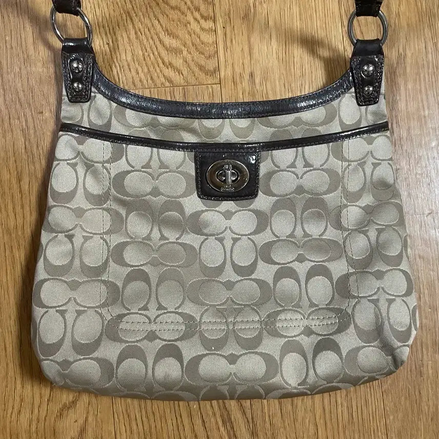 [BUNJANG] Coach Signature Shoulder Bag Beige / 코치 시그니처 숄더백 베이지
