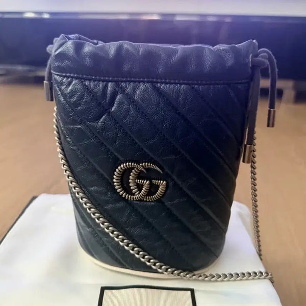 [BUNJANG] Gucci Marmont Matelassé Mini Bucket Bag Navy / 구찌 마몽 마틀라세 버킷백 미니 네이비