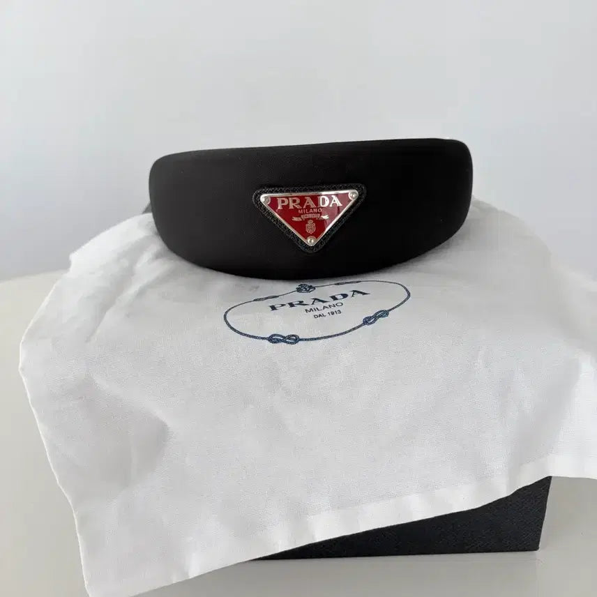 [BUNJANG] Prada Black Fabric Headband with Triangle Logo / 프라다 삼각로고 블랙 패브릭 헤어밴드(정품인증서)