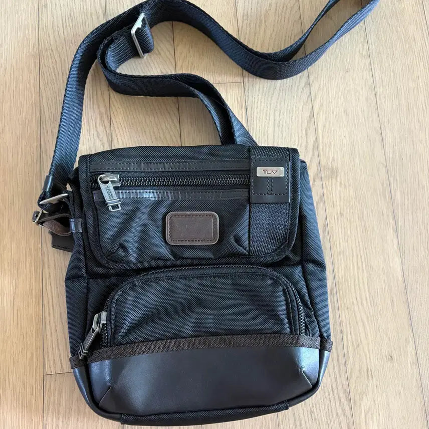 [BUNJANG] TUMI Alpha Bravo Bartow Crossbody Bag / TUMI 투미 알파 브라보 바스토우 크로스바디 크로스백