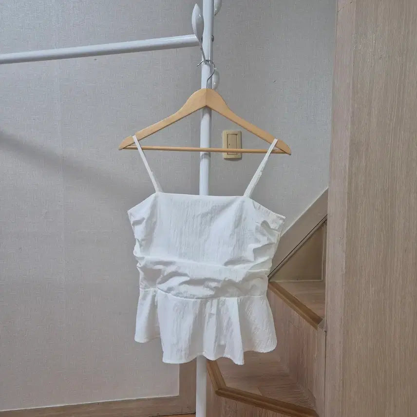 [BUNJANG] Frill Shirring Sleeveless Top / 프릴 셔링 나시 탑