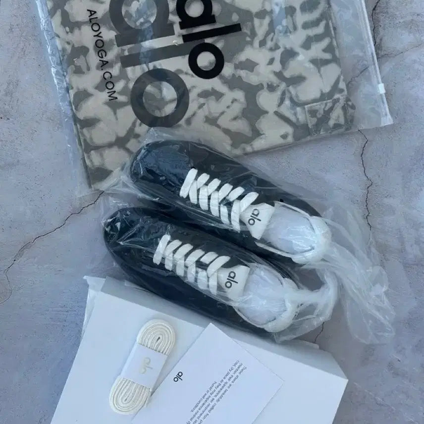 [BUNJANG] Alo Sunset Sneakers Sand Beige & Tie-Dye Bag Set / 알로 선셋 스니커즈 샌드베이지 + 알로 타이다이 가방