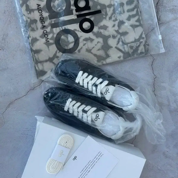 [BUNJANG] Alo Sunset Sneakers Sand Beige & Tie-Dye Bag Set / 알로 선셋 스니커즈 샌드베이지 + 알로 타이다이 가방