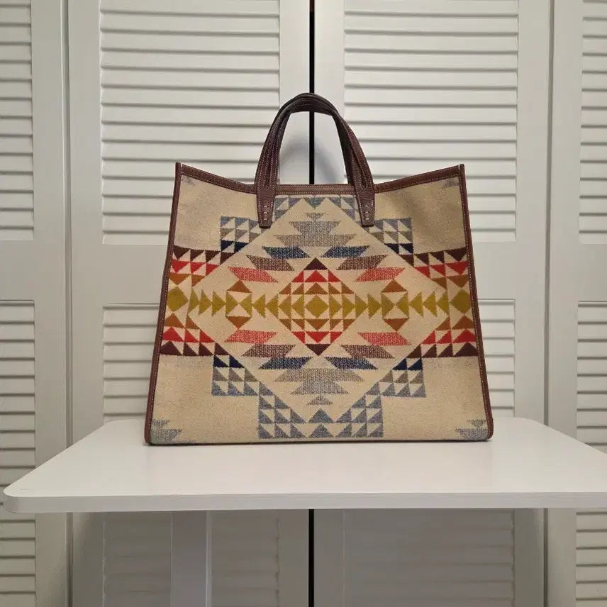 [BUNJANG] Pendleton x A Vacation Native Pattern Leather Lined Tote Bag / 펜들턴 네이티브 토트백 어 베케이션 A Vacation