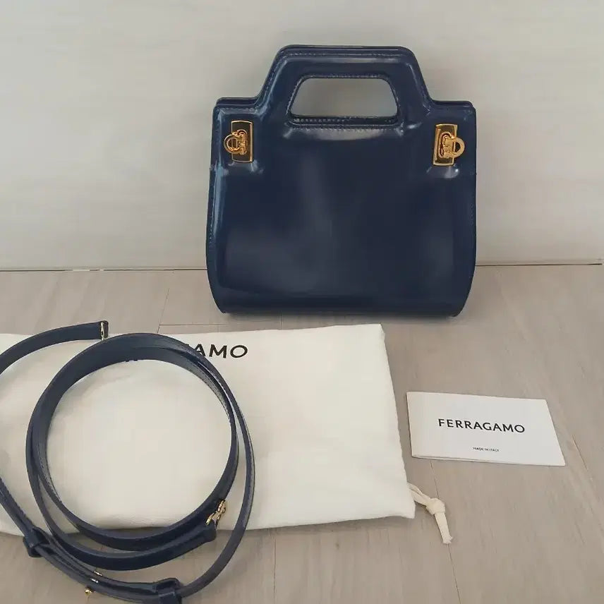 [BUNJANG] Salvatore Ferragamo Mini Wanda Bag Navy / 페라가모 미니완다백 네이비