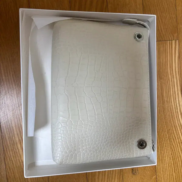 [BUNJANG] KUHO Crocodile Pattern Clutch Bag Ivory / 구호 클러치백
