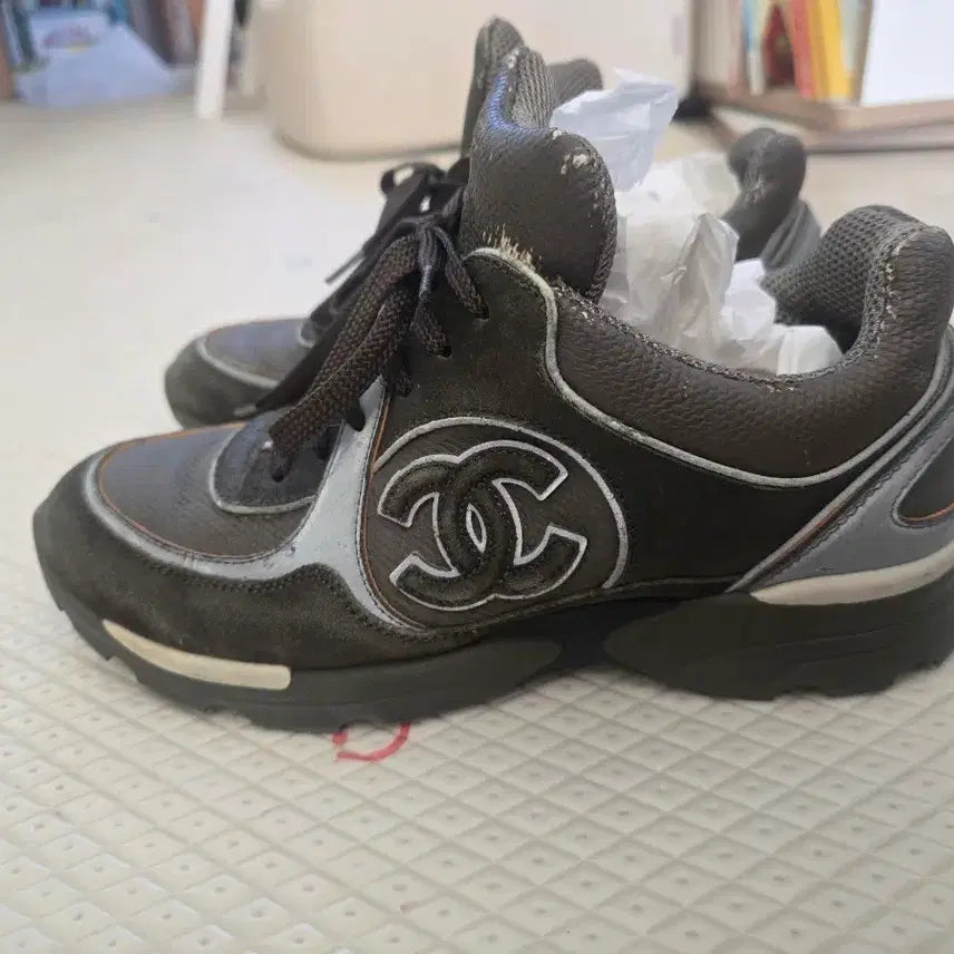 [BUNJANG] Chanel Khaki Sneakers Size 36 (230) / 샤넬 정품 카키색 운동화 36 사이즈(230)