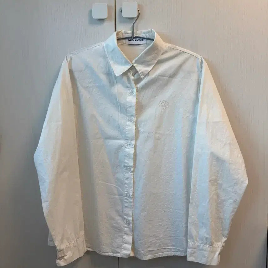 [BUNJANG] Nick&Nicole Ivory Logo Shirt / Nick nicole 닉앤니콜 아이보리 로고 셔츠