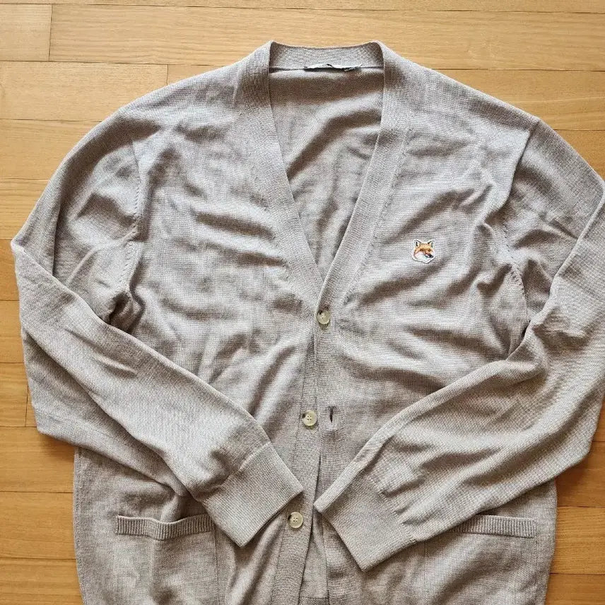 [BUNJANG] Maison Kitsuné Fox Head Patch Knit Cardigan Beige / 메종키츠네 폭스헤드 패치 니트 가디건 베이지
