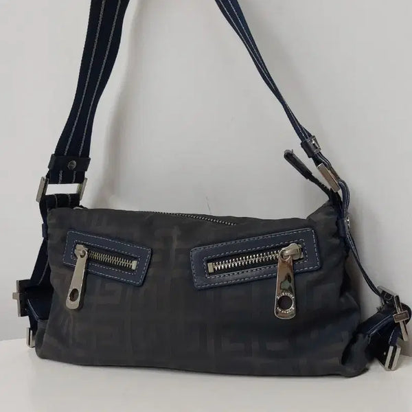 [BUNJANG] Givenchy Monogram Shoulder Bag / 정품 지방시 가방