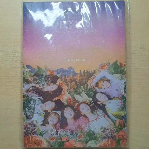 [BUNJANG] OH MY GIRL Autumn Fairy Tale Concert MD Photobook (Sealed) / 오마이걸 콘서트 가을동화 md 포토북 미개봉
