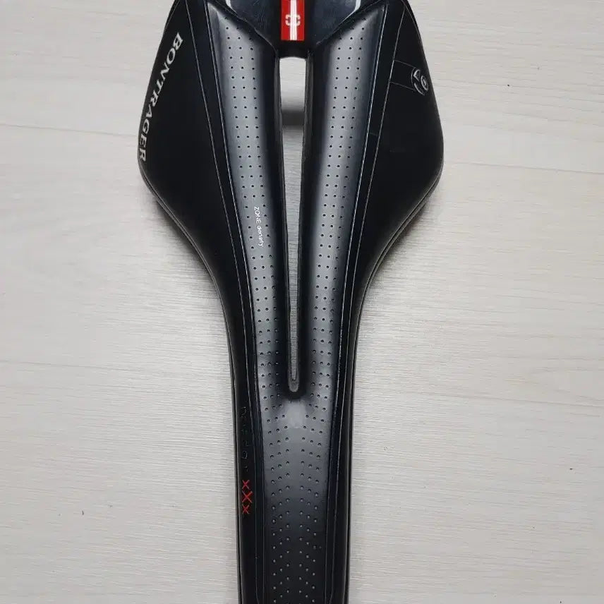 [BUNJANG] Bontrager Paradigm XXX 138mm Carbon Saddle / 최상급 초경량 카본안장 본트레거 패러다임xxx 138mm 자전거 안장 팝니다. (택포10만)