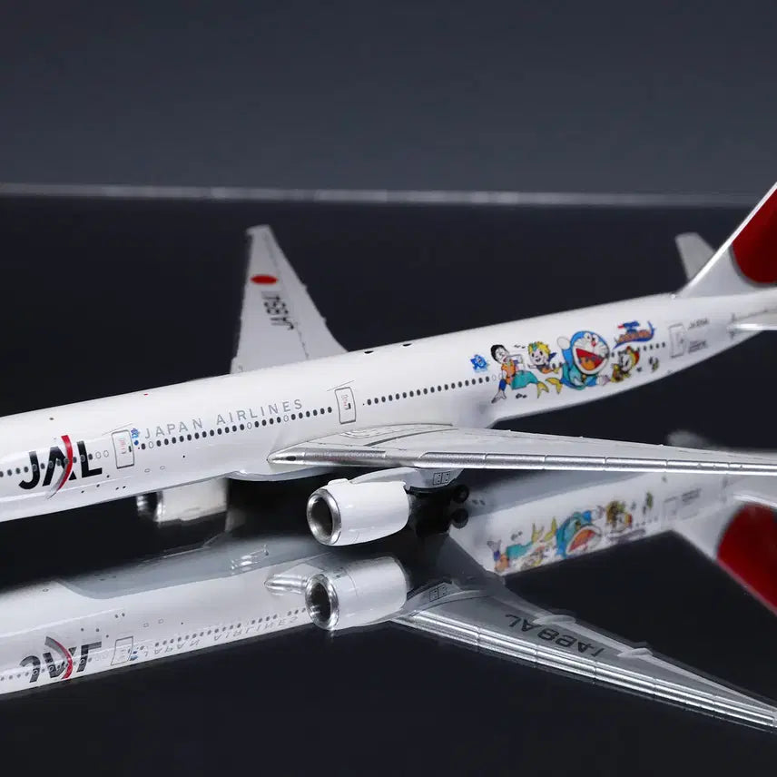 [BUNJANG] JAL Boeing 777-300 Doraemon JA8941 1:400 Scale Model / 1:400 JAL Boeing 777-300 Doraemon JA8941 비행기모형