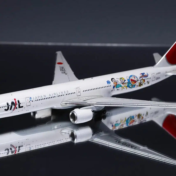 [BUNJANG] JAL Boeing 777-300 Doraemon JA8941 1:400 Scale Model / 1:400 JAL Boeing 777-300 Doraemon JA8941 비행기모형