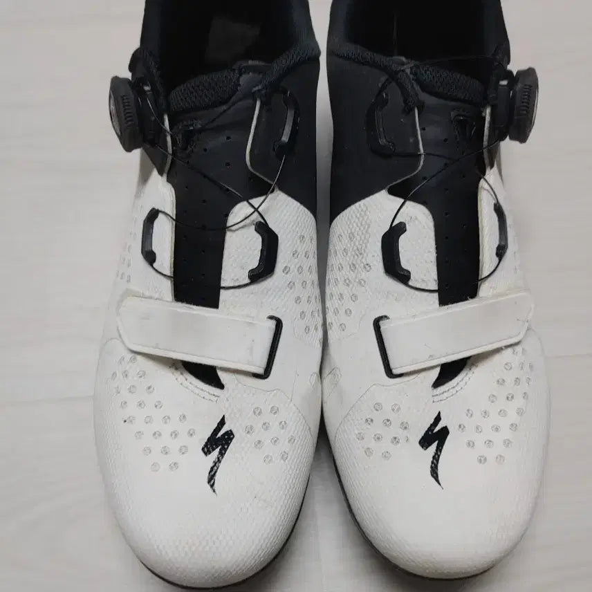 [BUNJANG] Specialized Torch 2.0 Road Cycling Shoes - Size 43 / 5회정도착용) 스페셜라이즈드 토치2.0 로드클릿 슈즈 43사이즈  팝니다. 택포13만