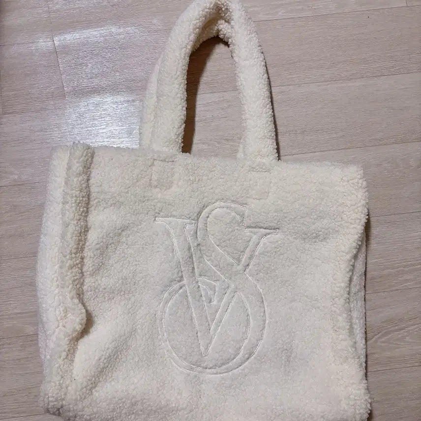 [BUNJANG] Victoria's Secret Sherpa Bag Ivory / 빅토리아시크릿 뽀글이 가방 아이보리