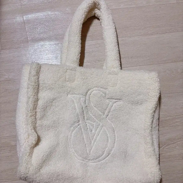 [BUNJANG] Victoria's Secret Sherpa Bag Ivory / 빅토리아시크릿 뽀글이 가방 아이보리