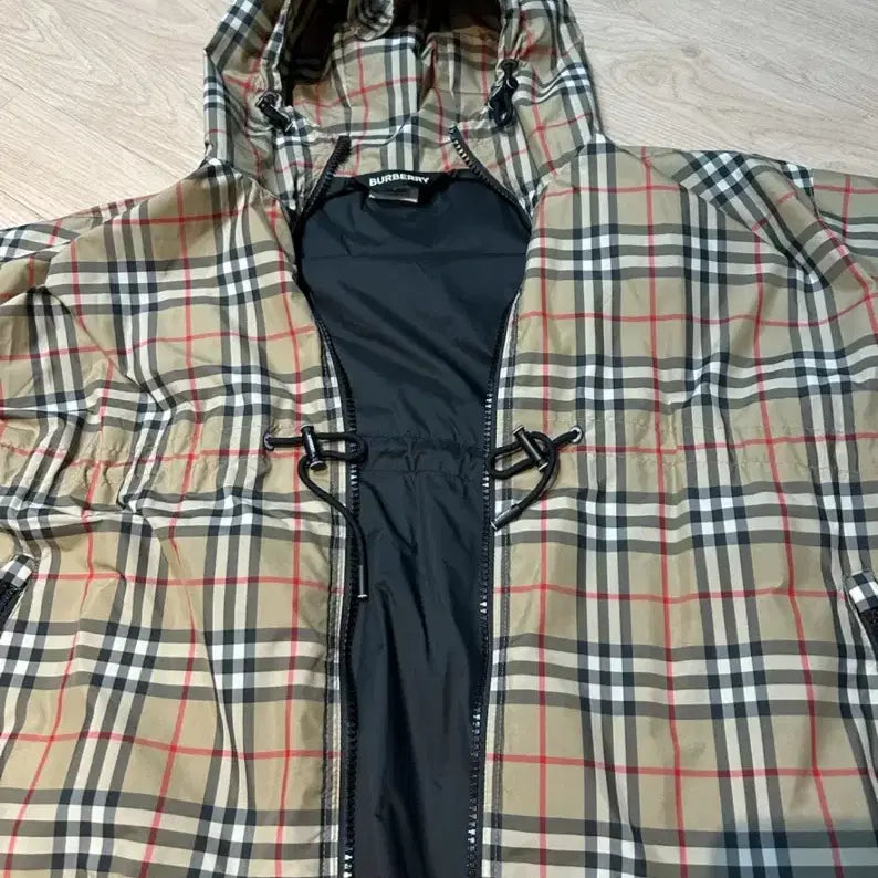 [BUNJANG] Burberry Hooded Windbreaker Zip-Up Jacket / 버버리 바람막이 후드집업