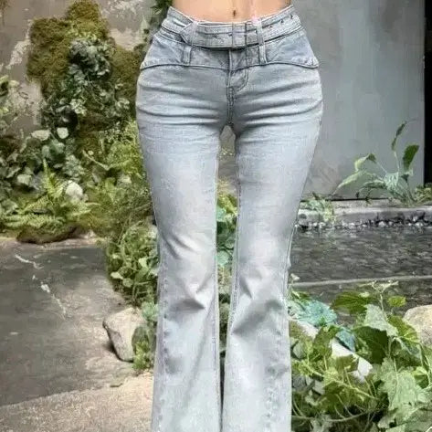 [BUNJANG] Kindame Bootcut Hip-Enhancing Denim Pants (Light Wash) / 교신 새상품 카인다미 부츠컷 골반뽕 데님 연청바지 (하객룩 원피스 데일리 졸업 면접