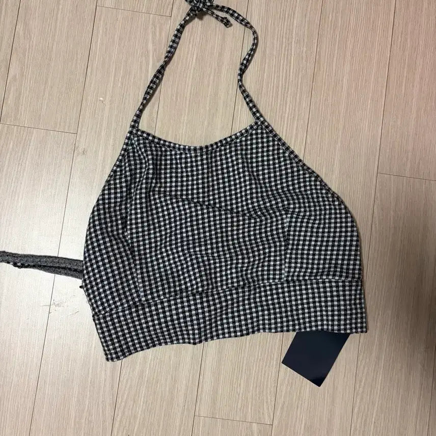 [BUNJANG] Brandy Melville Halterneck Top / 브랜디멜빌 홀터넥 탑