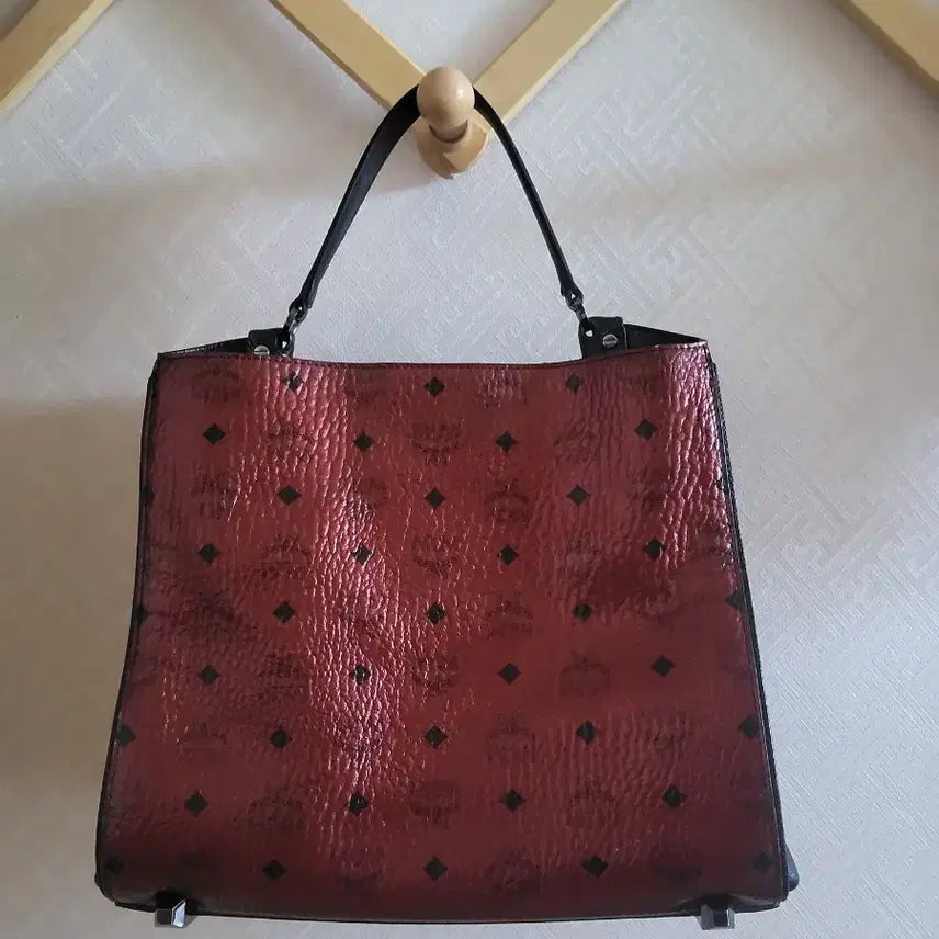 [BUNJANG] MCM Visetos Bucket Tote & Shoulder Bag (Burgundy/Black) / MCM 비세토스 버킷 토트&숄더백 (버건디/블랙)