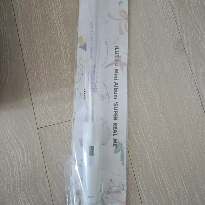 [BUNJANG] ILLIT First Album SUPER REAL ME Old Version Lightstick / 아일릿 구형응원봉 미개봉