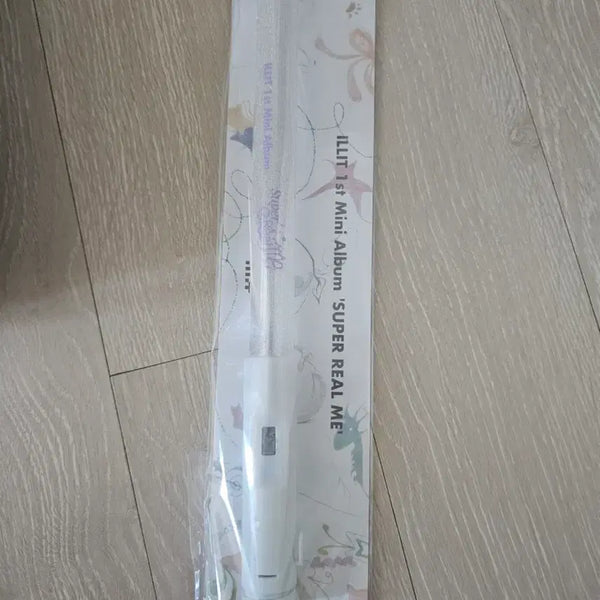 [BUNJANG] ILLIT First Album SUPER REAL ME Old Version Lightstick / 아일릿 구형응원봉 미개봉