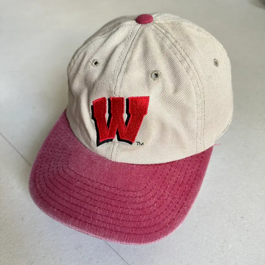 [BUNJANG] 90s Vintage Wisconsin Badgers Two-Tone Ball Cap / [90s] 빈티지 위스콘신 대학 투톤 볼캡
