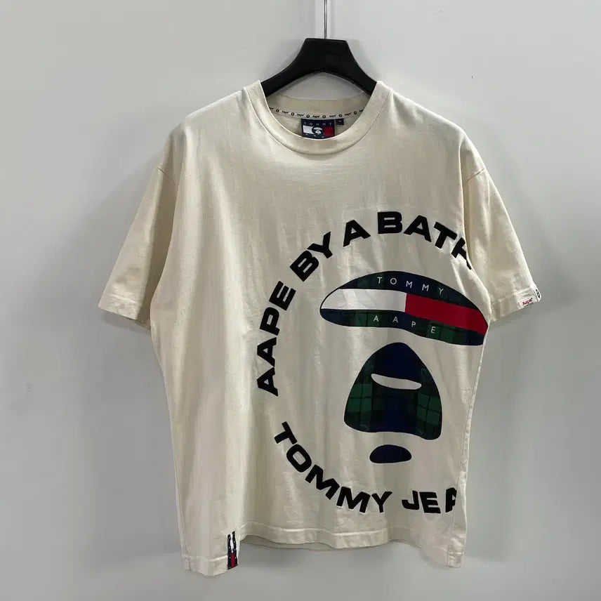 [BUNJANG] BAPE x Tommy Embroidered White T-Shirt / 22ss 베이프 X 타미 자수 화이트 반팔티 (on.1820)