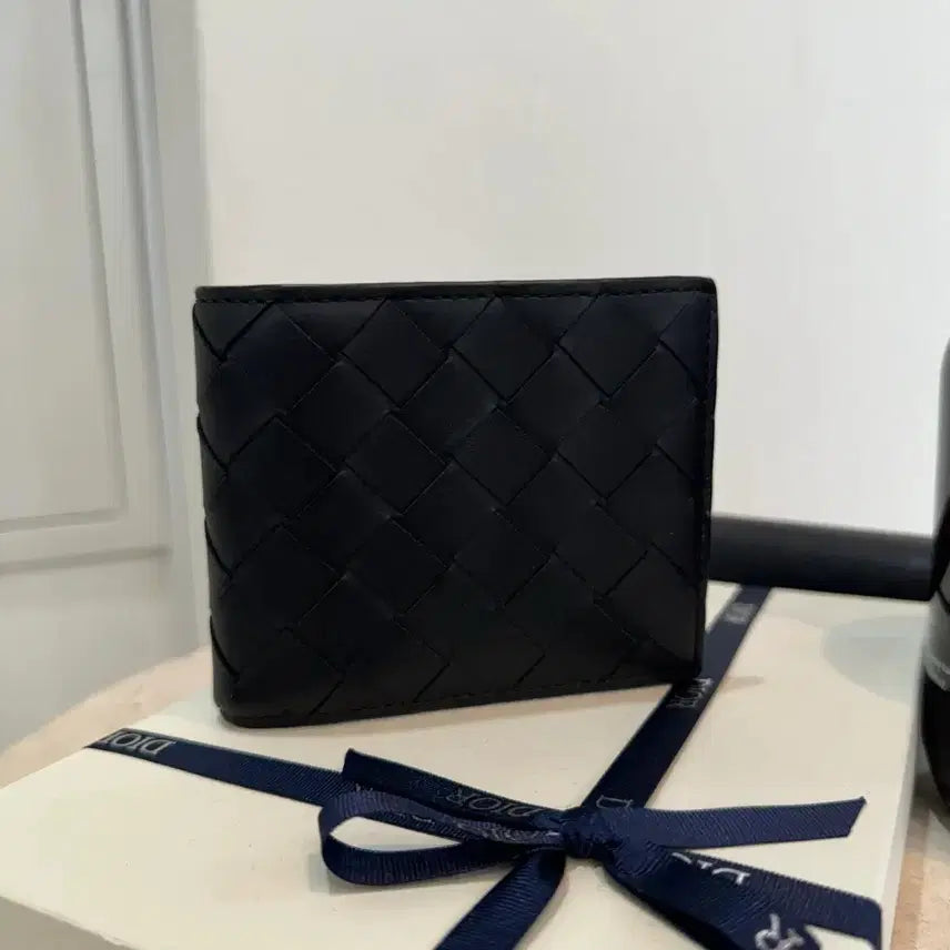 [BUNJANG] Bottega Veneta Intrecciato Bi-fold Wallet Black / [정품] 보테가베네타 인트레치아토 반지갑 블랙