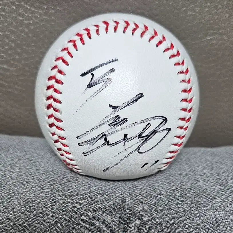 [BUNJANG] Shohei Ohtani Autographed Baseball (Nippon-Ham Fighters Era) / 오타니 쇼헤니 친필 싸인 (내용 필독)