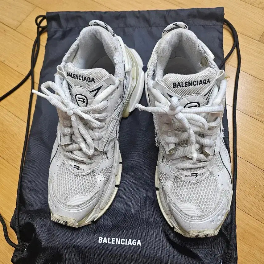 [BUNJANG] Balenciaga Runner Sneakers White / 발렌시아가 러너 화이트입니다.