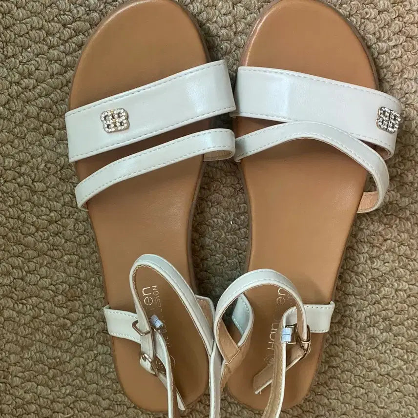 [BUNJANG] White Jewel Embellished Strap Sandals 250 / 화이트 샌들 보석 장식 스트랩 샌들 250 행텐 발볼넉넉