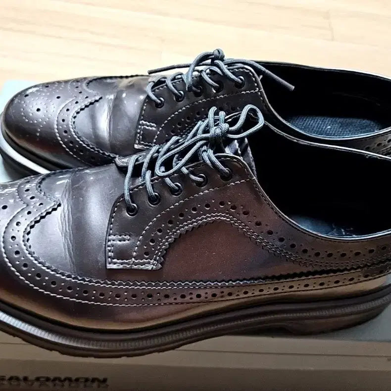 [BUNJANG] Dr. Martens Wingtip Brogues Silver / 닥터마틴 윙팁 구두 실버